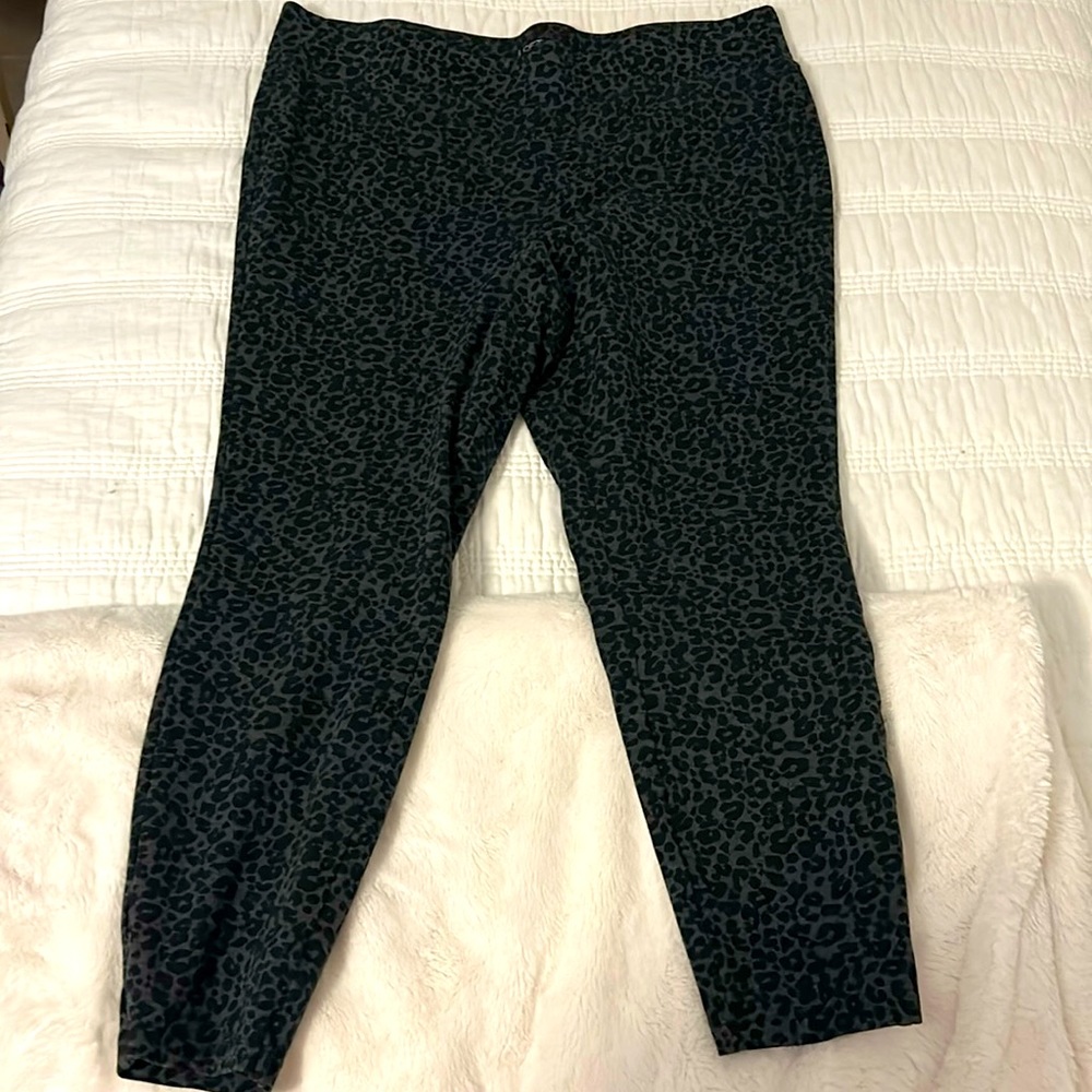 LOFT Plus Sz 18 Leopard print ponte leggings